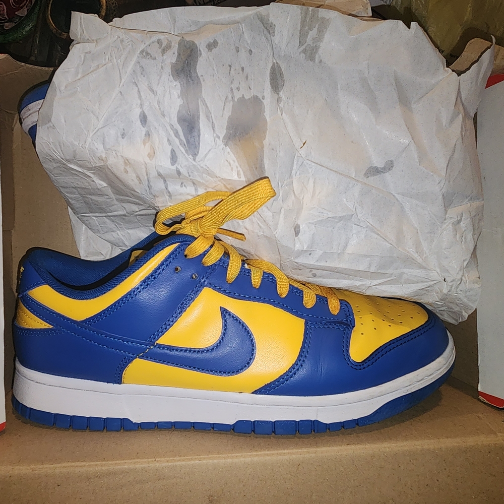UCLA Nike Dunks  Mens Sz 9.